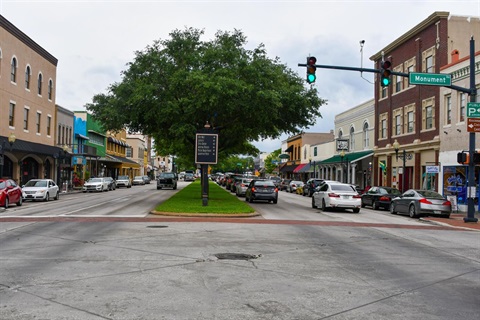 a photo of the entrance to historic downtown kissimmee 