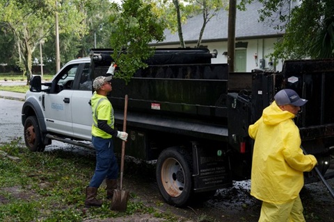 City of Kissimmee staff debris removal